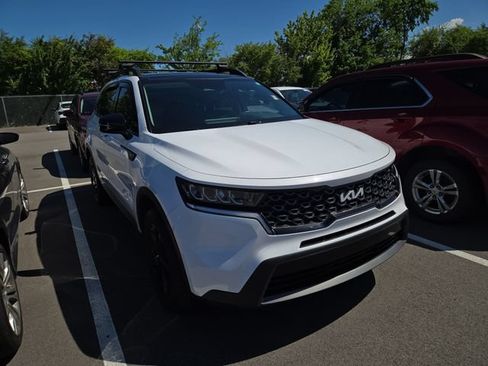 Used 2023 Kia Sorento S w/ Panoramic Sunroof Package AWD/4WD image 3