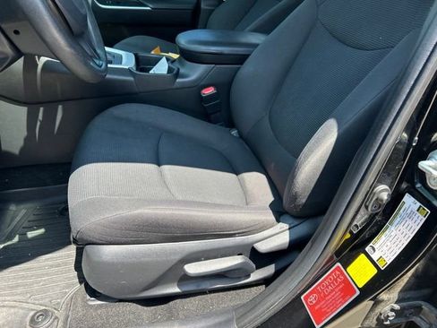 Used 2020 Toyota RAV4 LE FWD image 10