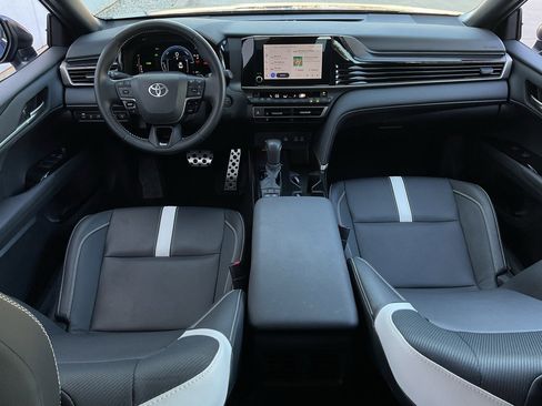 Used 2025 Toyota Camry SE image 19