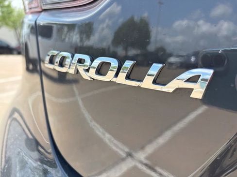 Used 2025 Toyota Corolla LE FWD image 8
