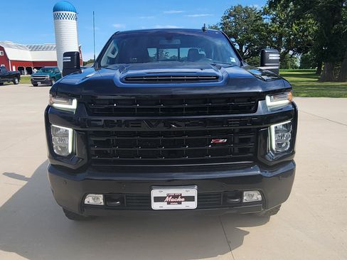 Used 2022 Chevrolet Silverado 2500 LT w/ Midnight Edition AWD/4WD image 2