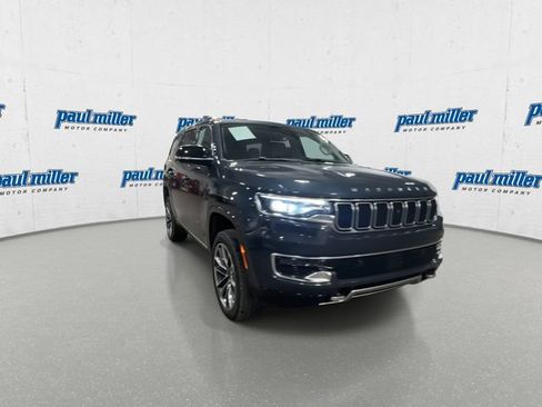Used 2023 Jeep Wagoneer Series III w/ Premium Group I AWD/4WD image 3