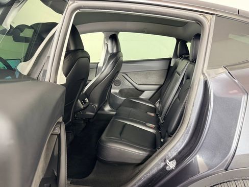 Used 2025 Tesla Model Y Long Range image 29