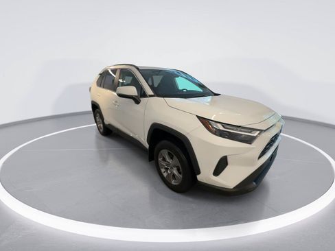 Used 2022 Toyota RAV4 XLE w/ Convenience Package AWD/4WD image 2