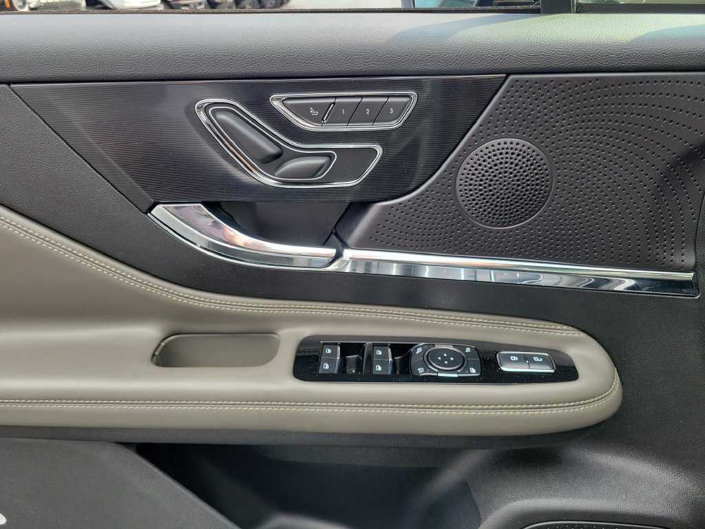 Certified 2023 Lincoln Corsair AWD w/ Equipment Group 101A image 20