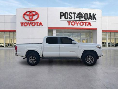 Used 2017 Toyota Tacoma SR5 w/ Tow Package image 5