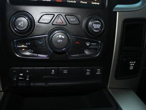 Used 2018 RAM 1500 Big Horn RWD image 32