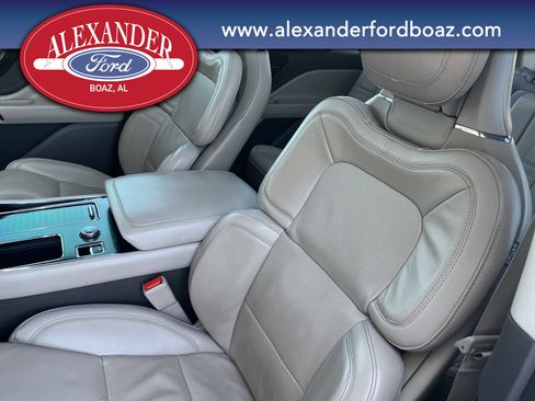 Used 2022 Lincoln Aviator Reserve w/ Equipment Group 201A image 10