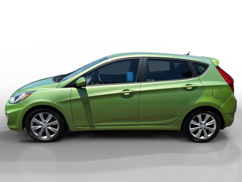 Used 2012 Hyundai Accent SE FWD image 2