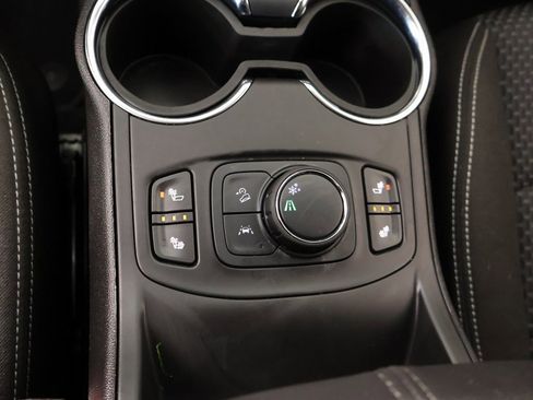 Used 2024 GMC Terrain SLE w/ Driver Convenience Package image 7