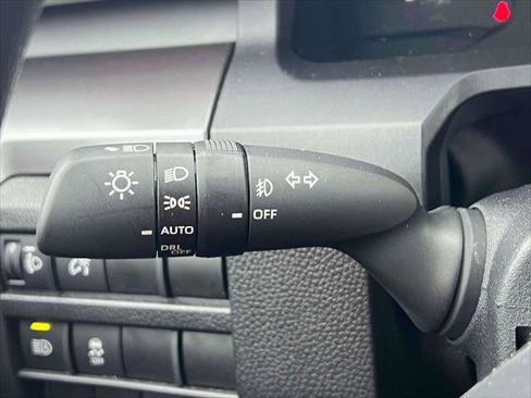 Certified 2025 Toyota Tacoma SR5 image 25