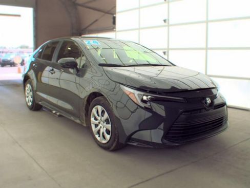 Used 2024 Toyota Corolla LE FWD image 4