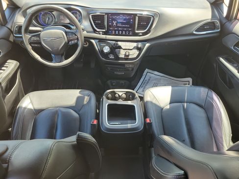 Used 2019 Chrysler Pacifica Touring-L Plus w/ Advanced Safetytec Group FWD image 11