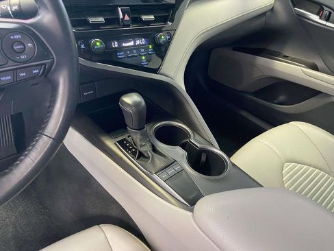Used 2022 Toyota Camry SE w/ Convenience Package image 18