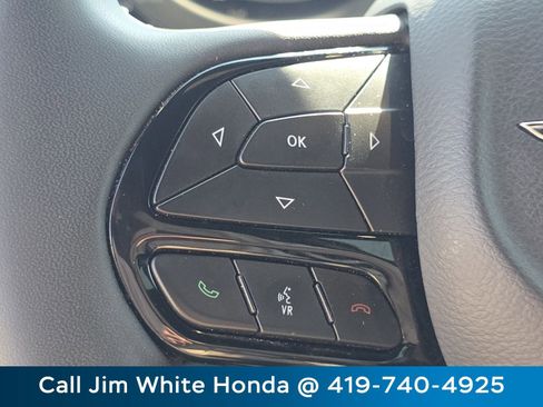 Used 2024 Chrysler Pacifica Limited FWD image 31