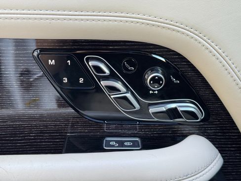 Used 2020 Land Rover Range Rover Autobiography image 19