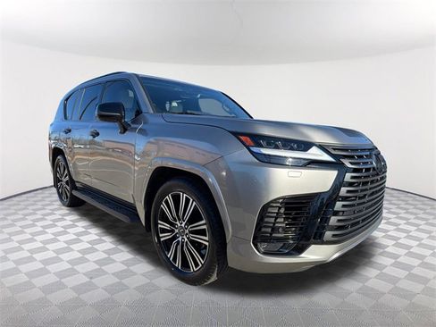 Used 2024 Lexus LX 600 4WD w/ Luxury Package image 3