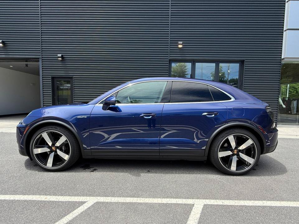 Used 2025 Porsche Macan 4S Electric AWD/4WD image 2