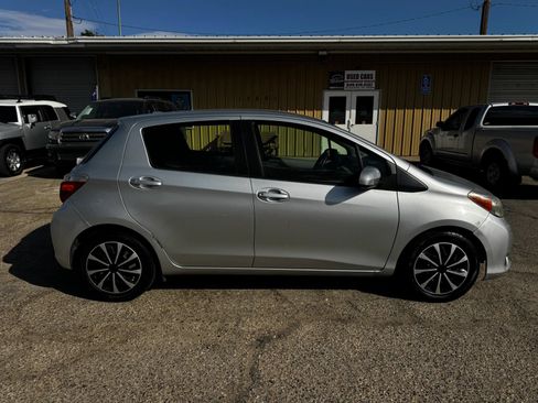 Used 2012 Toyota Yaris LE FWD image 3
