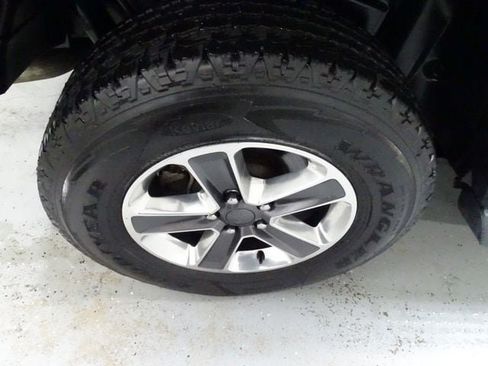 Used 2020 Jeep Wrangler Unlimited Sahara AWD/4WD image 27