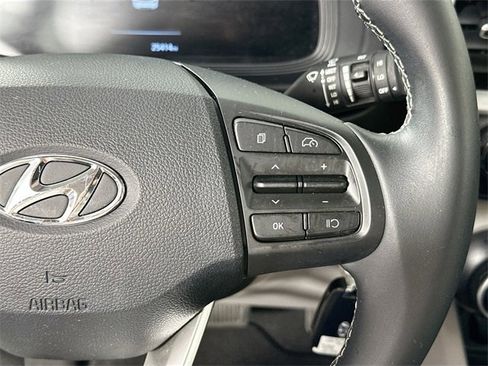 Used 2023 Hyundai Venue SEL image 21