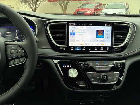 New 2026 Chrysler Pacifica Select image 18