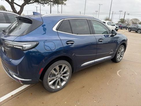 Used 2022 Buick Envision Avenir w/ Technology Package II image 3