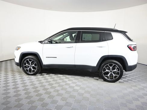Used 2025 Jeep Compass Limited AWD/4WD image 3