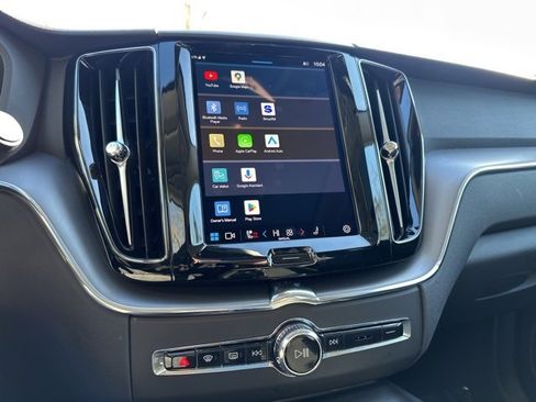 Certified 2025 Volvo XC60 B5 Core image 25