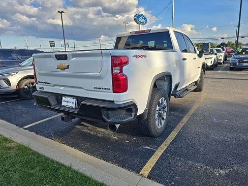 Used 2022 Chevrolet Silverado 2500 Custom w/ Custom Value Package AWD/4WD image 4