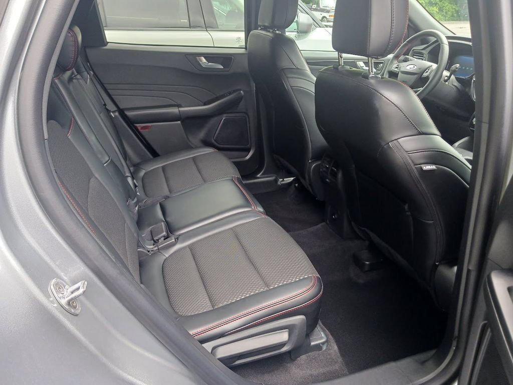 Used 2024 Ford Escape ST-Line w/ Tech Pack #1 AWD/4WD image 6