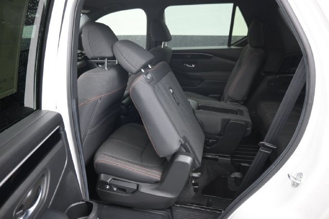 Certified 2025 Honda Pilot Sport image 26