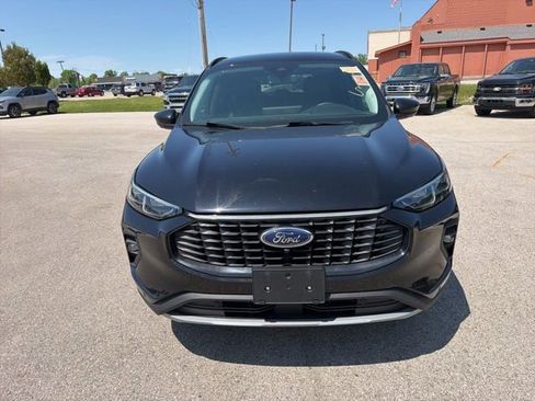 Certified 2024 Ford Escape Platinum AWD/4WD image 2