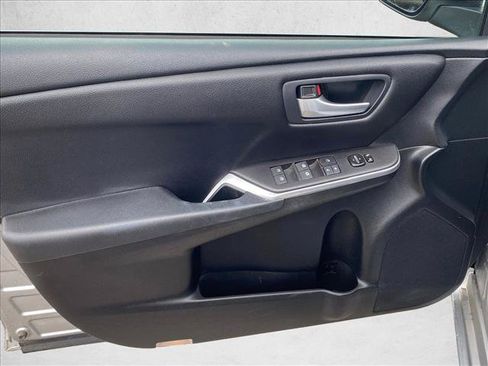 Used 2017 Toyota Camry LE FWD image 11
