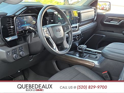 Used 2024 Chevrolet Silverado 1500 LT Trail Boss w/ Dark Appearance Package AWD/4WD image 12