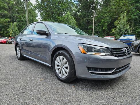 Used 2013 Volkswagen Passat S image 13