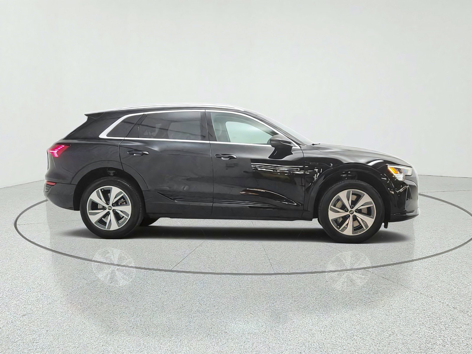 Used 2024 Audi Q8 e-tron Premium Plus w/ Premium Plus Package AWD/4WD image 4