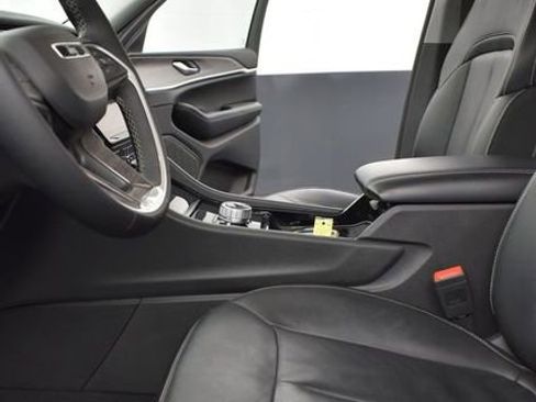 Used 2023 Jeep Grand Cherokee L Limited w/ Black Appearance Package image 9