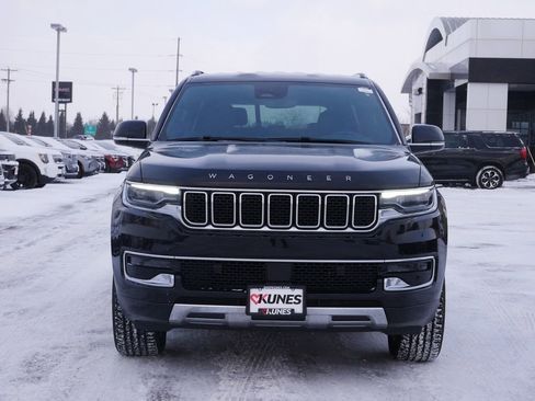 Used 2024 Jeep Wagoneer Series III image 2
