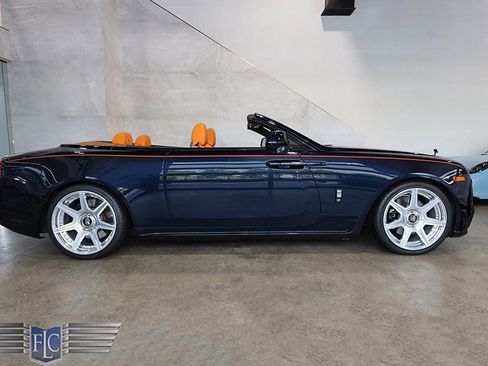 Used 2017 Rolls-Royce Dawn image 2