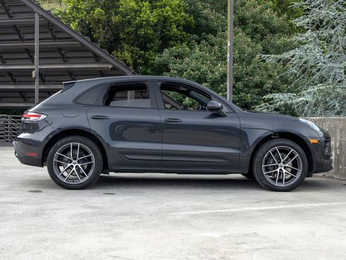 Certified 2023 Porsche Macan AWD/4WD image 12