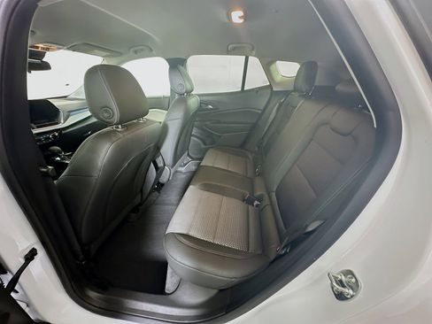 Used 2025 Chevrolet Trax LT w/ LT Convenience Package image 27