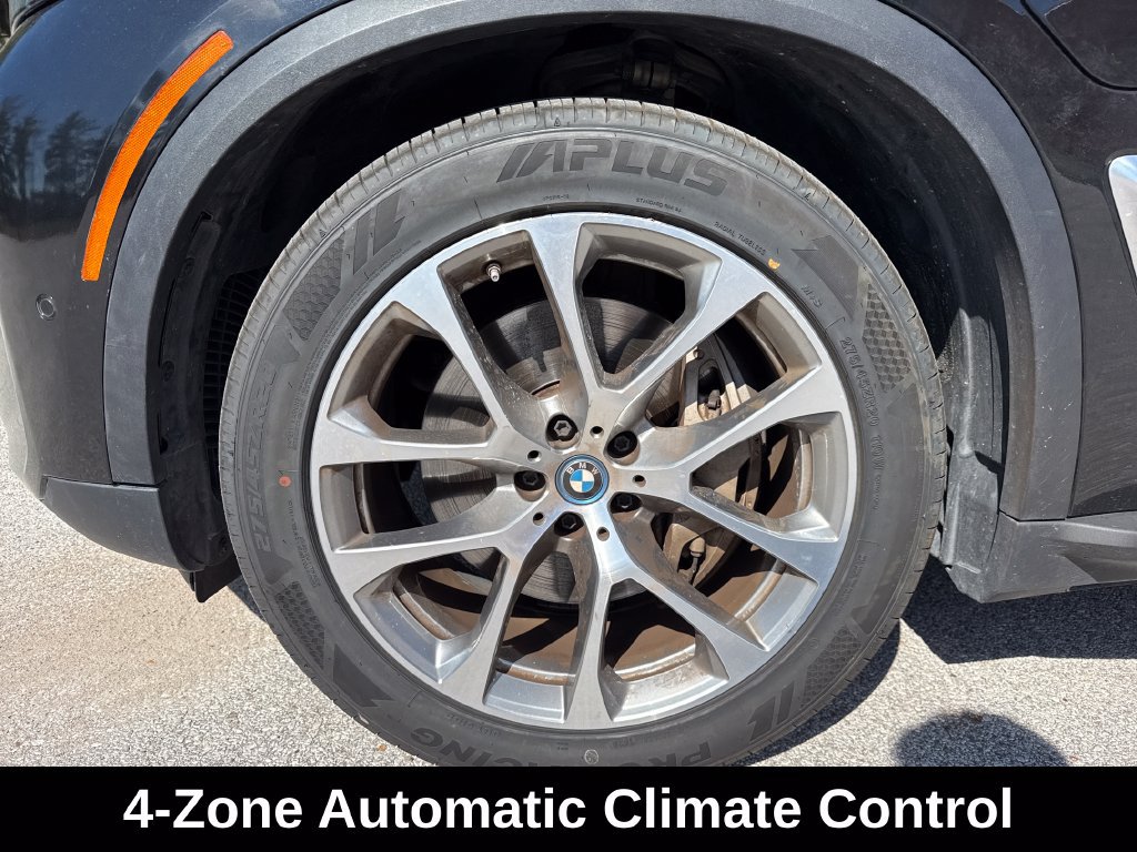 Used 2025 BMW X5 xDrive50e AWD/4WD image 11