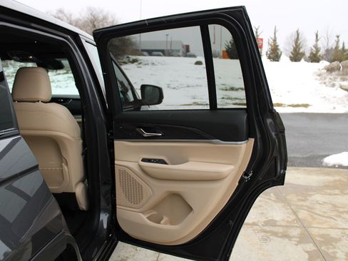 New 2025 Jeep Grand Cherokee Limited image 23