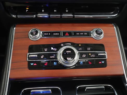 Certified 2022 Lincoln Aviator Reserve w/ Equipment Group 201A image 6