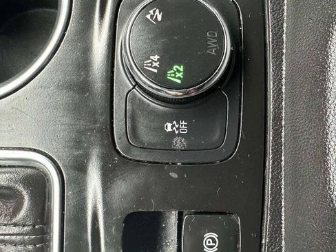 Used 2019 Chevrolet Traverse LS AWD/4WD image 28