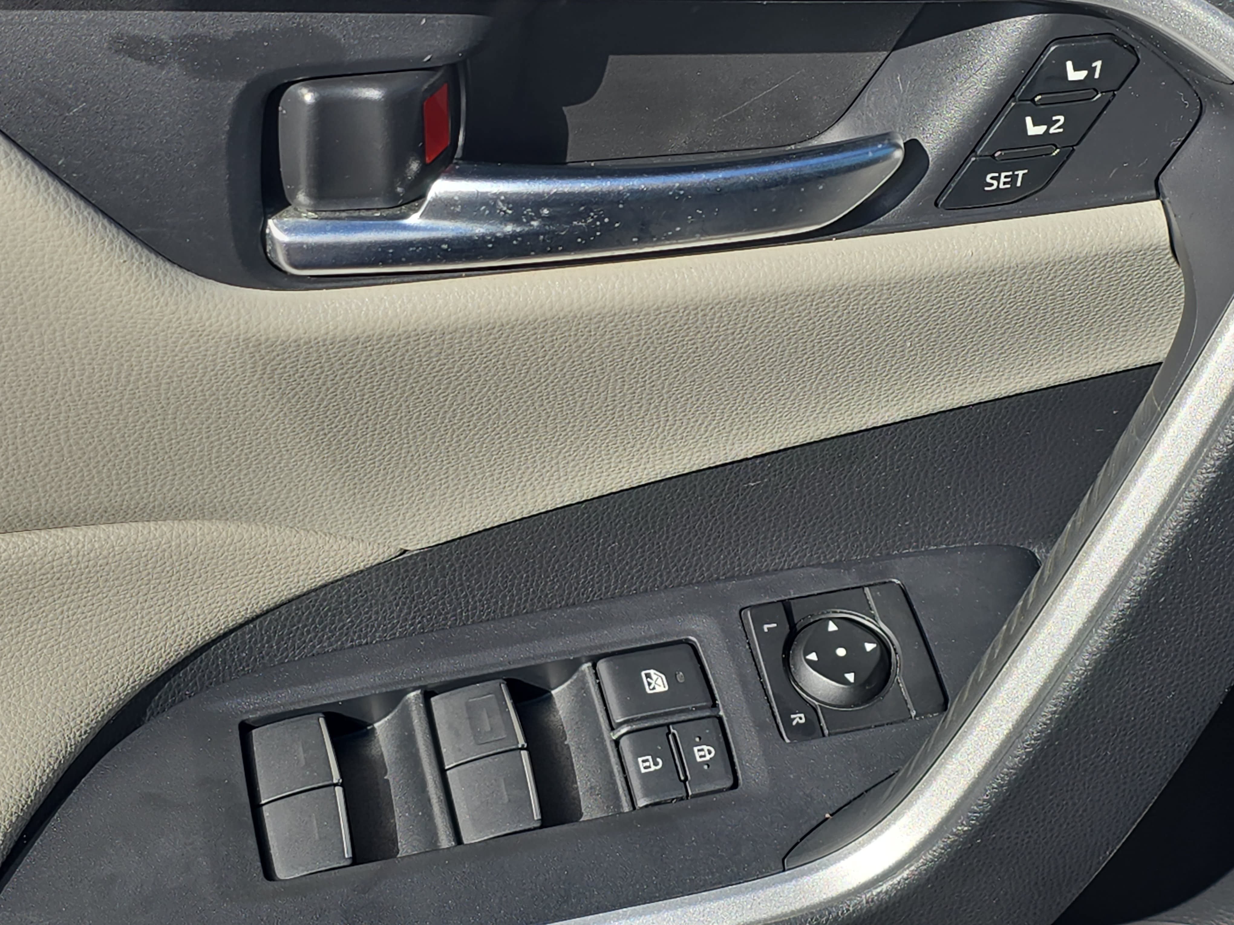 Used 2023 Toyota RAV4 XLE Premium FWD image 28
