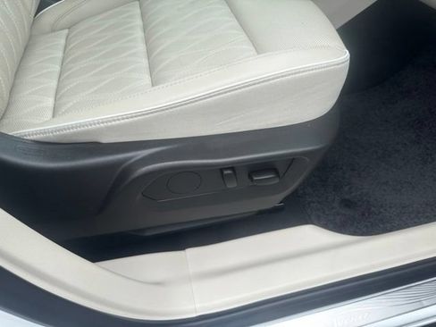 Used 2023 Buick Envision Avenir AWD/4WD image 43