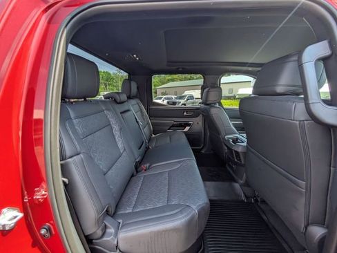 Used 2025 Toyota Tundra Limited AWD/4WD image 34