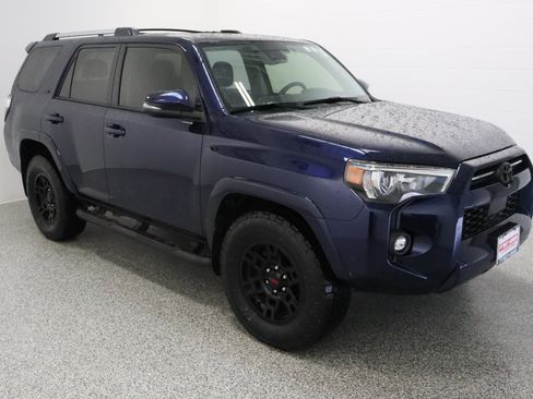Used 2022 Toyota 4Runner SR5 Premium w/ Moonroof Package RWD image 4